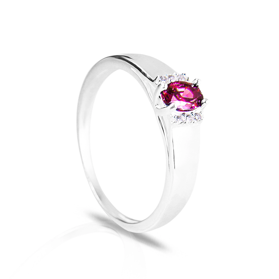 Anel De Formatura Em Prata Com Zircônia Rubi Oval E Zircônias Cristal