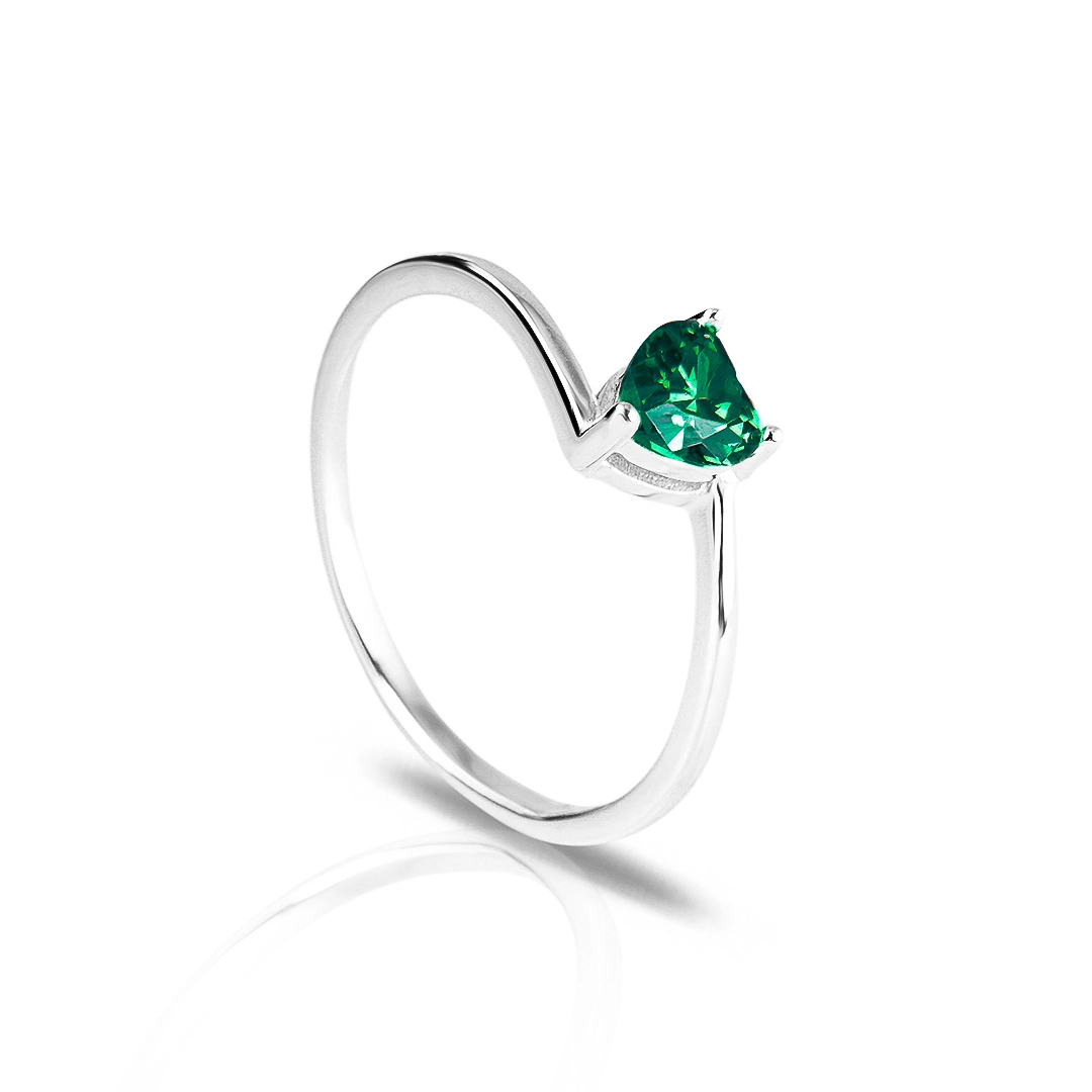 Anel de Prata Solitário com Coração de Zircônia Esmeralda