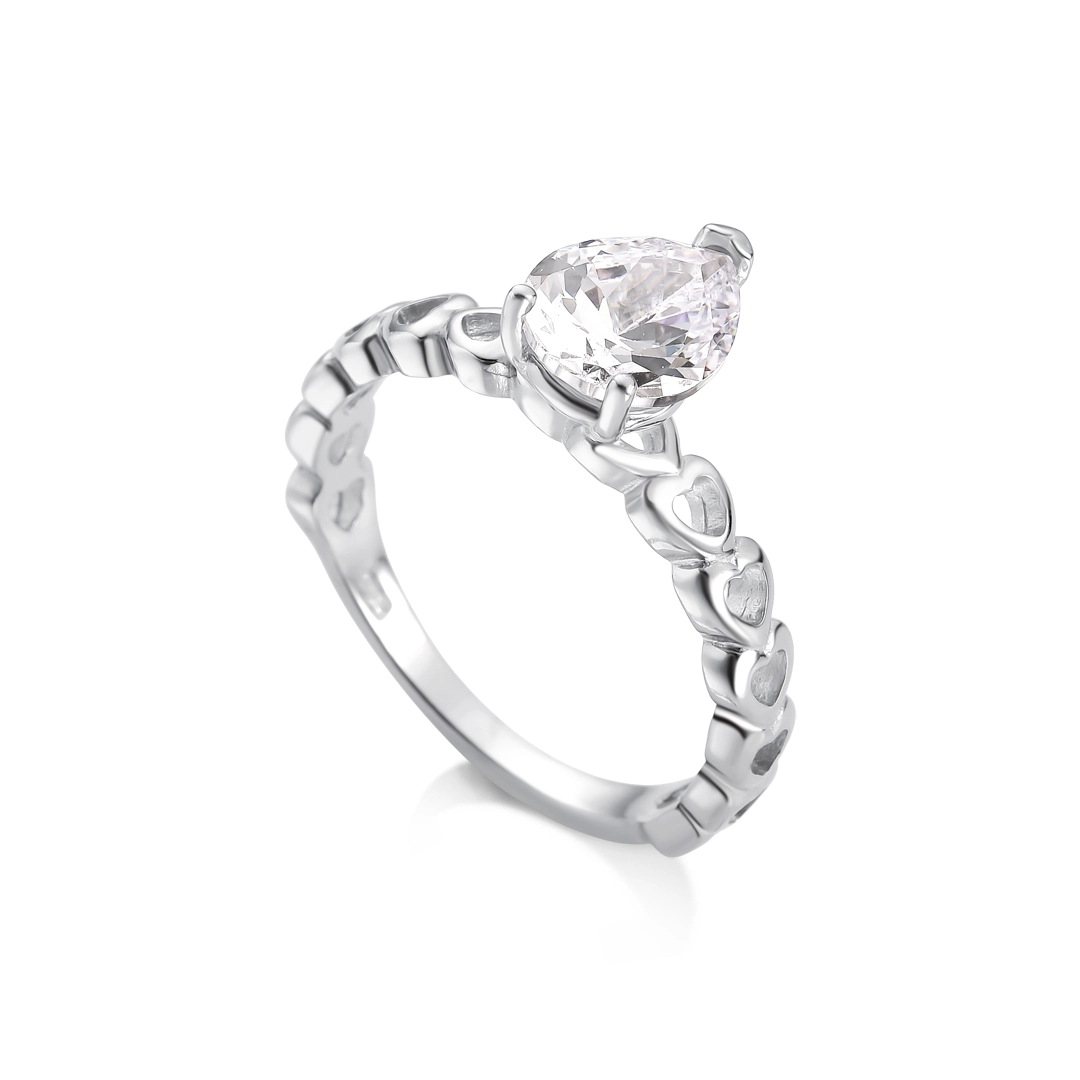 Anel de Prata Solitário com Zircônia Cristal Gota e Aro de Corações