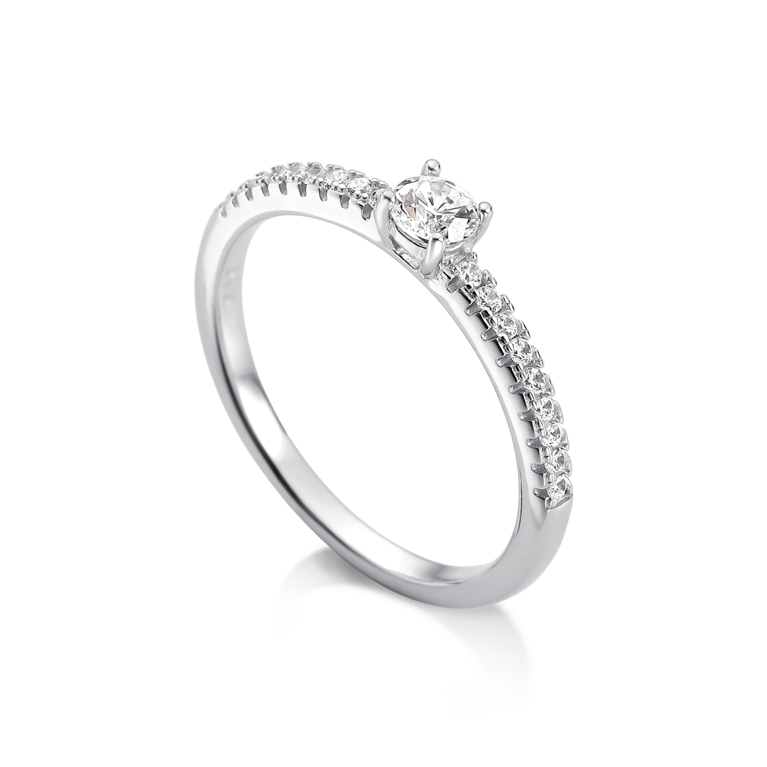 Anel de Prata Solitário com Zircônias Cristal