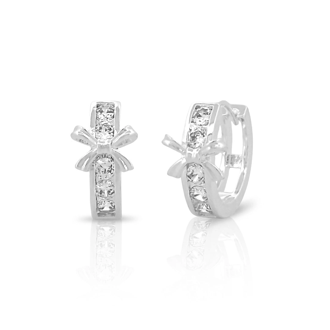 Brinco de Prata Leve Argola Clic com Laço e Zircônias Cristal