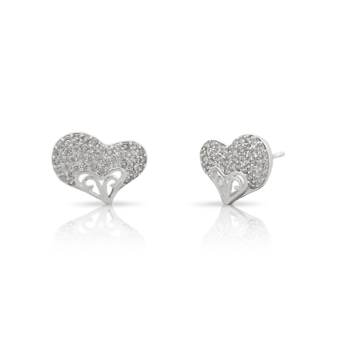 Brinco de Prata Leve Top Coração Estilizado Com Zircônias Cristal